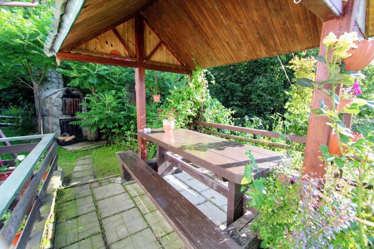Котедж "Гірський Затишок" Yaremche Ngoại thất bức ảnh