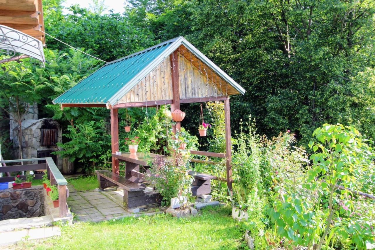 Котедж "Гірський Затишок" Yaremche Ngoại thất bức ảnh