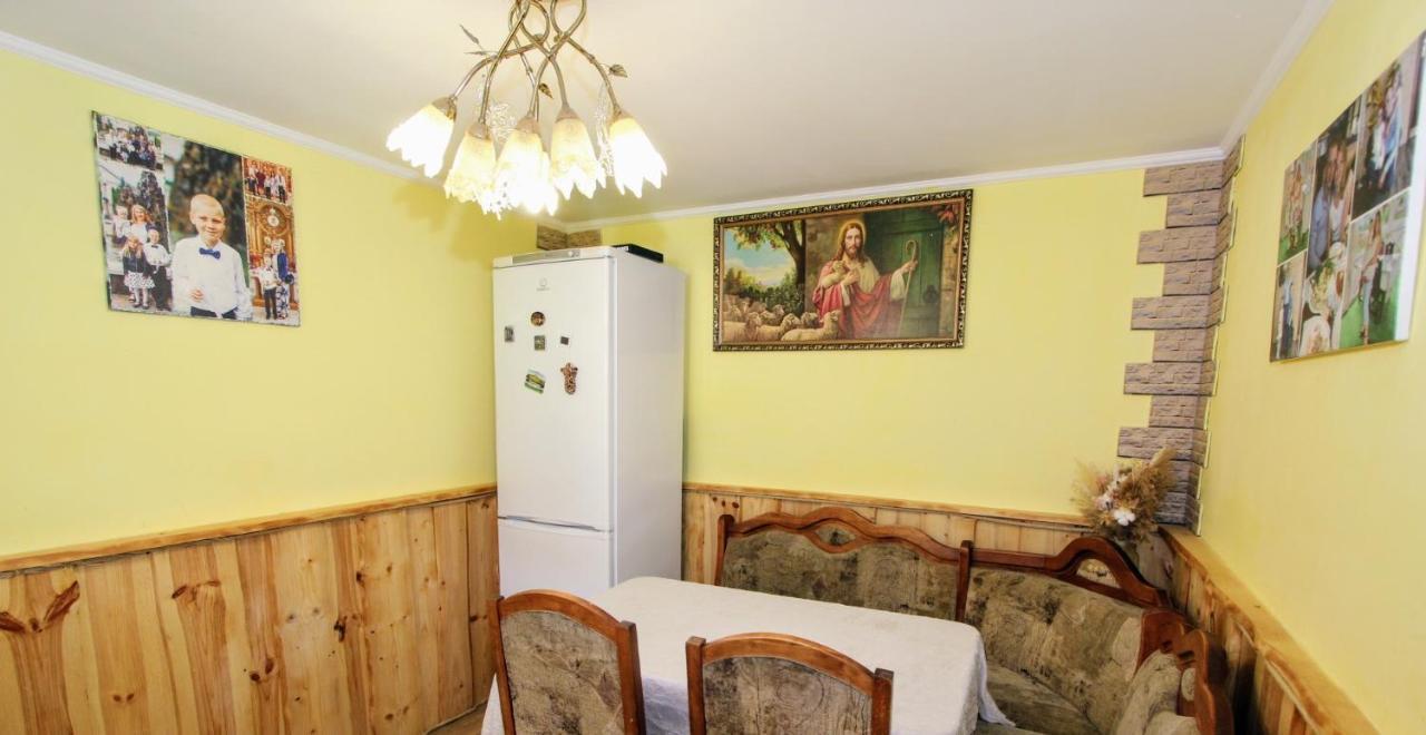 Котедж "Гірський Затишок" Yaremche Ngoại thất bức ảnh